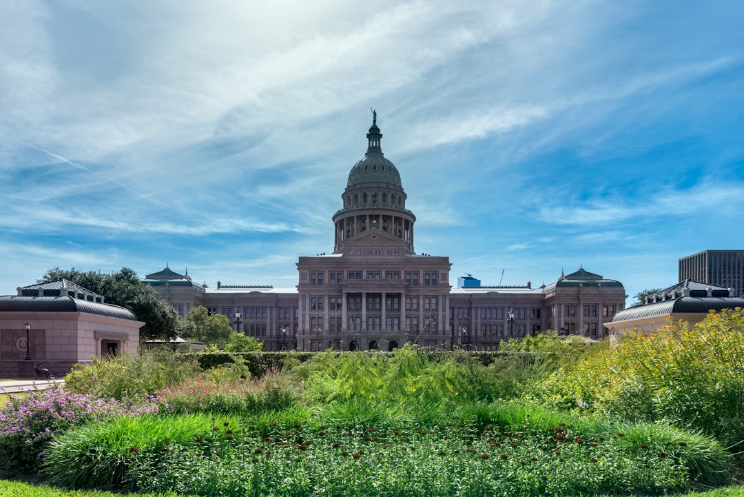 Missouri support animal — a large building with a dome on top of it